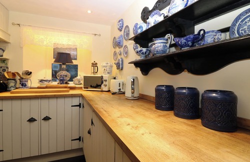 Newburgh Cottage | WONDERLAND COTTAGE, pet friendly, with open fire in Newburgh, Fife