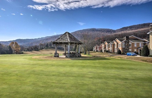 Lookout Valley Neighborhood Association House | Wooded Escape with Beautiful Backyard and Mtn Views!