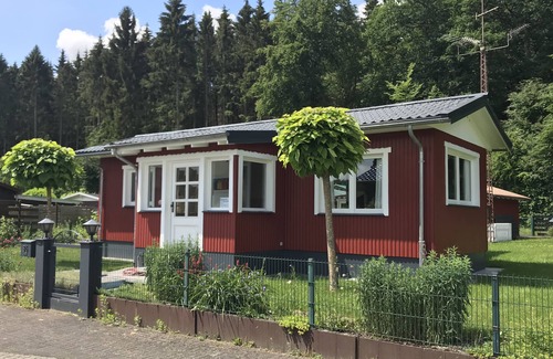 Helferskirchen House | Wooden house with large garden and sauna "dogs welcome"