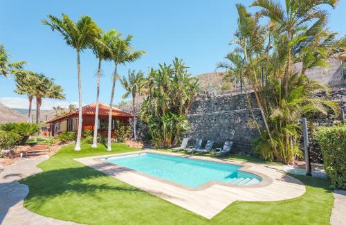 San Cristobal de La Laguna House | Wooden House with Private Pool Lush Garden