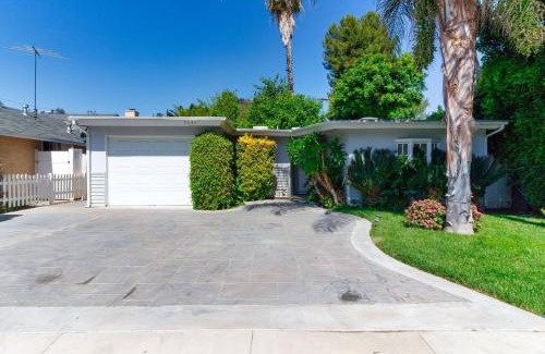 Woodland Hills House | Woodland Hills Charmer