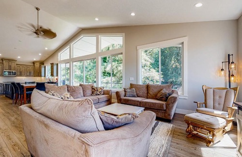 Beaver House | Woodland Oasis