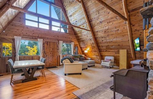 Woodland Park House | Woodland Park Scandi Cabin, Mtn Views & Hot Tub