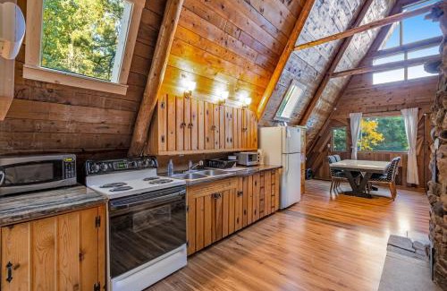Woodland Park House | Woodland Park Scandi Cabin, Mtn Views & Hot Tub