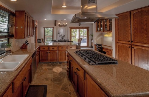 Dogwood Mountain Cabin | Woodland Retreat - Horse-Friendly + AC