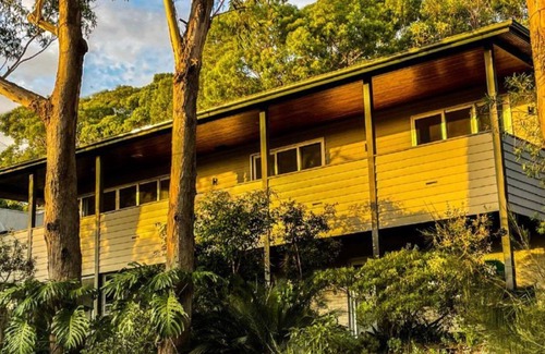 Macmasters Beach House | Woodlands at Beachview by HolidayCo.