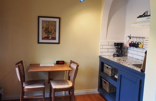 Agassiz Apartment | Woodside Inn/Country Retreat 4 on beautiful Mount Woodside