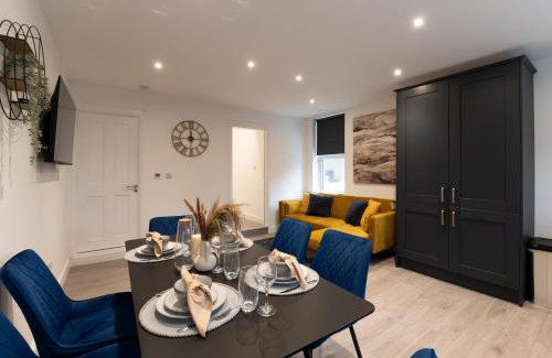 North Finchley Apartment | Woodside Park 3 Bedroom Apartments with Parking