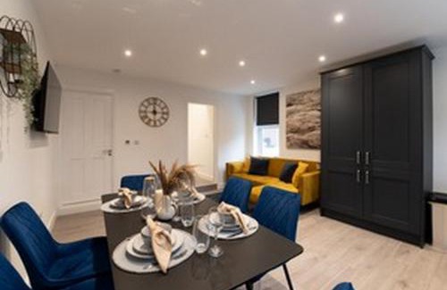 North Finchley Apartment | Woodside Park 3 Bedroom Apartments with Parking