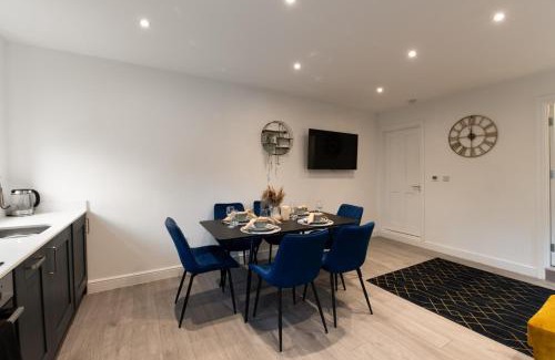 North Finchley Apartment | Woodside Park 3 Bedroom Apartments with Parking