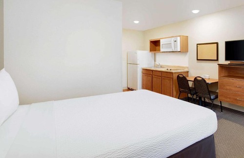 Norfolk - Virginia Beach Hotel | WoodSpring Suites Virginia Beach