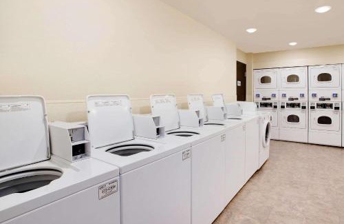 Norfolk - Virginia Beach Hotel | WoodSpring Suites Virginia Beach