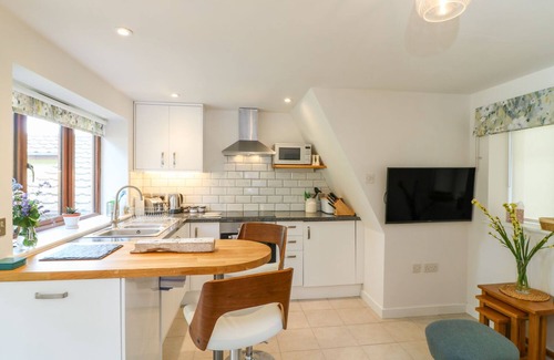 Axminster Cottage | WOODSTOCK RETREAT, pet friendly, with a garden in Chardstock, Devon