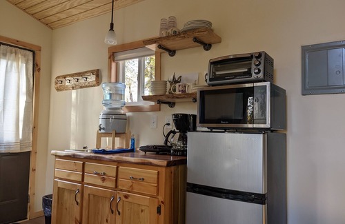 South Range Cabin | Woodsy Personal Retreat Cabin - "Gratitude"