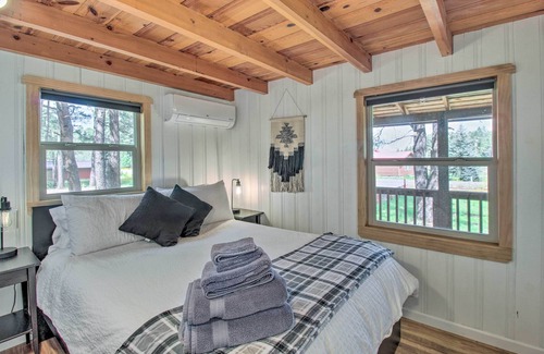Pinetop Cottage | Woodsy Pinetop Cabin w/Deck & Separate Casita