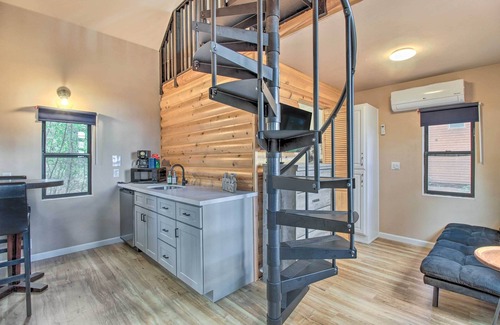 Pinetop Cottage | Woodsy Pinetop Cabin w/Deck & Separate Casita