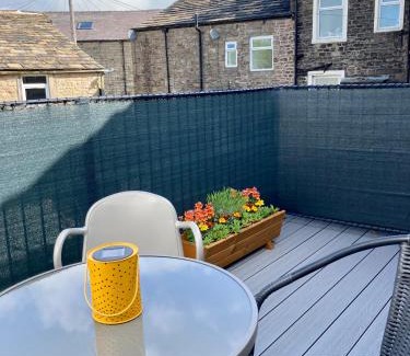 Barnoldswick House | Woodworth Cottage