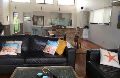 Cape Woolamai House | Woolamai Beach Haven, Easter special, reduced price, wine & chocs