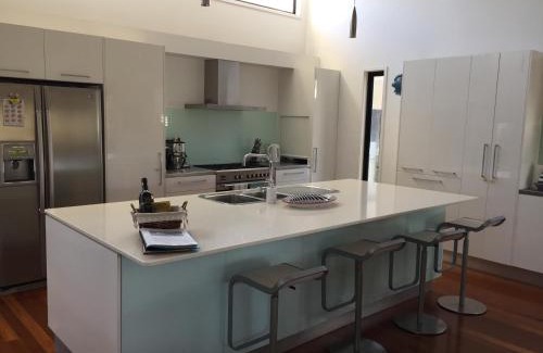 Cape Woolamai House | Woolamai Beach Haven, Easter special, reduced price, wine & chocs