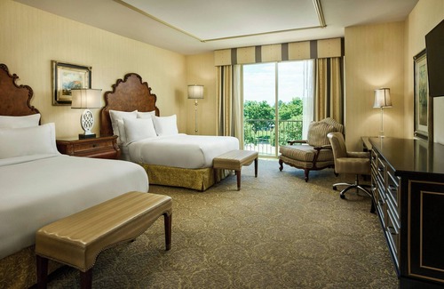 Aurora Hotel | Woolley’s Classic Suites