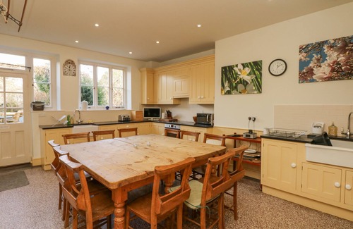 Glastonbury Cottage | WOOTTON HOUSE, pet friendly, with pool in Butleigh Wootton