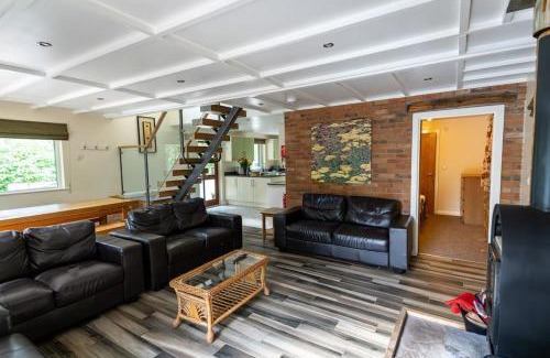 Farley House | Wootton, woodland lodge with hot tub for 8