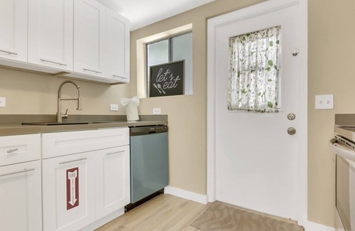 Tarpon River House | Work-friendly duplex 1, shared hot tub! Near Las Olas Blvd