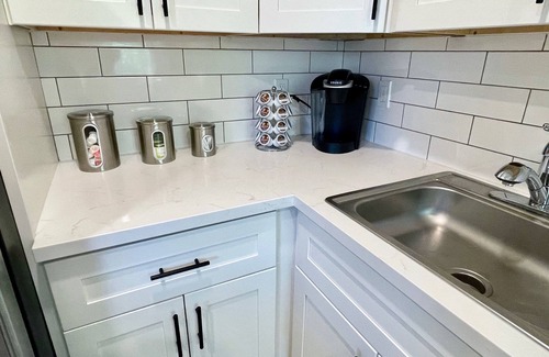 Walnut Creek Apartment | Work Here Remodeled Kitchen Fast WiFi King Bed Walk Downtown Parking