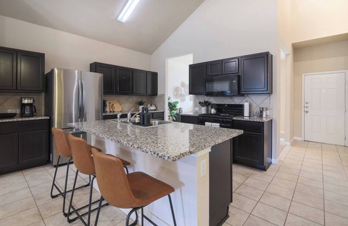 McNeil House | Work & Play 4BR in Tech Ridge | King and Queens