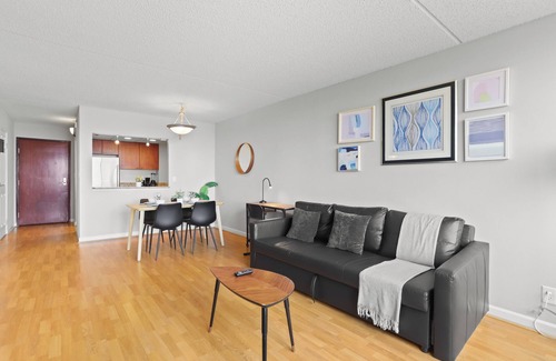 Crystal City Apartment | Work + Rest in DC Apartments