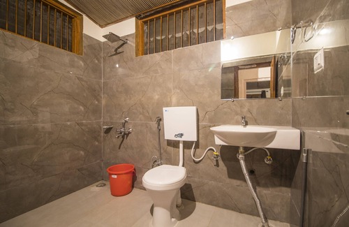 Piparia Hotel | WOW STAYZ2 Pachmarhi Foothill Cottages