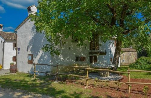 Kotli House | Wunderschönes Ferienhaus In Kotli Mit Grill, Gemeinschaftlichem Pool Und Terrasse