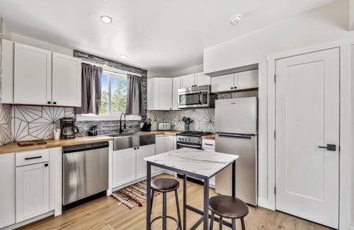 Walker Cabin | WWM Room 7B: Yosemite Base camp explore The E Sierras