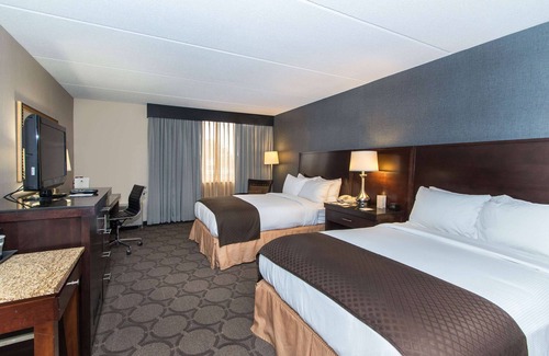 Crosswoods Hotel | Wyndham Columbus