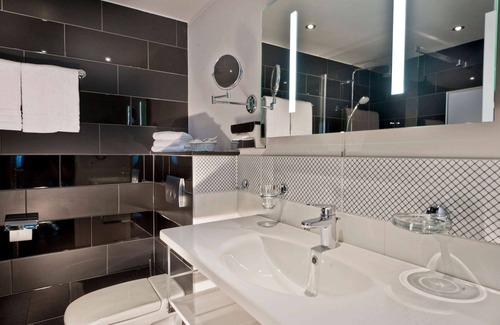 Altstadt Hotel | Wyndham Duisburger Hof