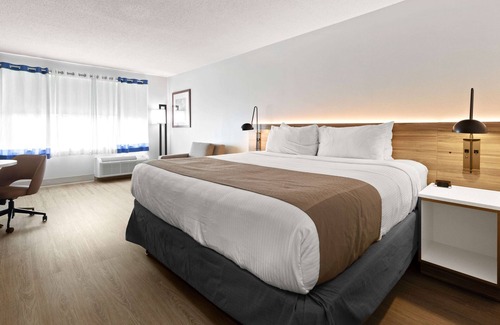 Lakeview Hotel | Wyndham Garden Manassas