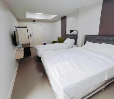 Wang Burapha Phirom Apartment | X Mitr Inn The Grand Palace Bangkok - Mrt Samyot Station