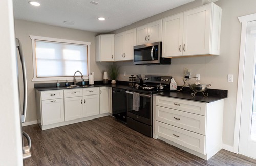 Moorhead House | XL Fenced Yard I 4 min to MSUM I Grill I Games