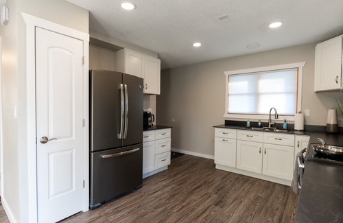 Moorhead House | XL Fenced Yard I 4 min to MSUM I Grill I Games