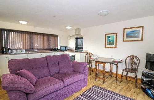 Maenclochog Cottage | Y GWEITHDY RHOS EIRIN, romantic, with a garden in Maenclochog