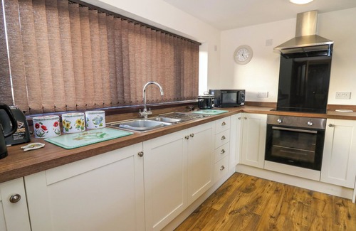 Maenclochog Cottage | Y GWEITHDY RHOS EIRIN, romantic, with a garden in Maenclochog