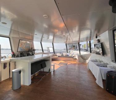 Vannes Boat Rental | Yacht Gavrinis