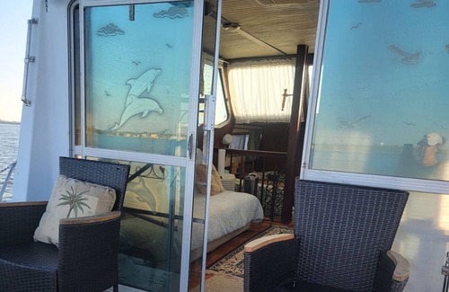 Whitney Beach Boat Rental | Yacht Time