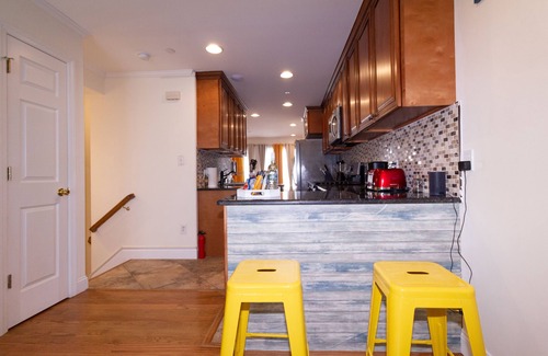 Freeport House | Yachtsman's Cove with 3-Levels