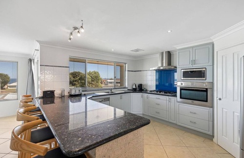 Ledge Point House | Yakkan Lodge Holiday Home