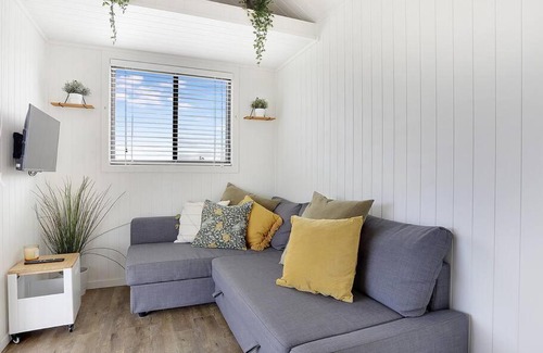 Palmers Channel Villa | Yamba Tiny House Iris