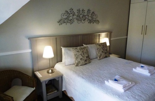 Oudtshoorn House | Yamkela Guest House