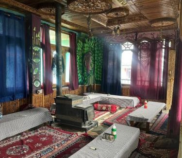 Tosh House | Yamuna Guest House Tosh