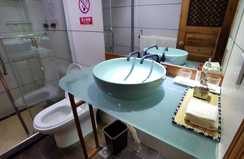 Ten Mile Gallery House | Yangshuo Li River Gallery Lodge