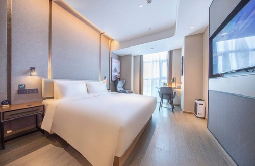Longhua District Hotel | YatuoHotel Shenzhen MissionHills NewPark